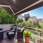 In Near Apartment Brodarica (Sibenik-Knin)