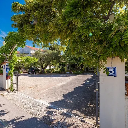 Apartment Apartment In Brodarica Near Beach *