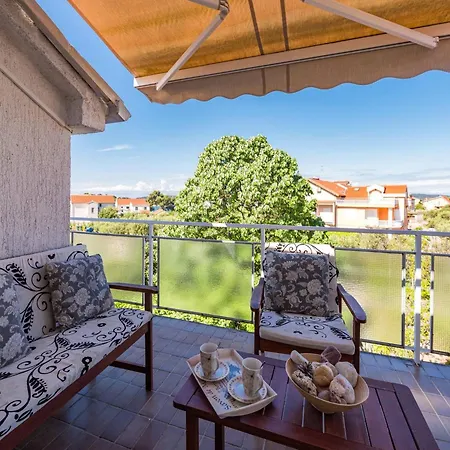 Apartment In Brodarica Near Beach