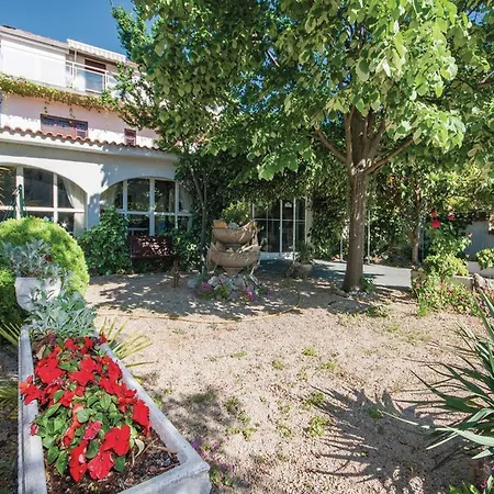 Apartment In Brodarica Near Beach *