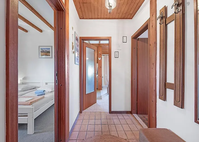 Apartment In Brodarica Near Beach Apartman