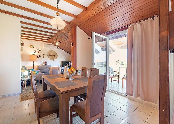 Apartment In Brodarica Near Beach *