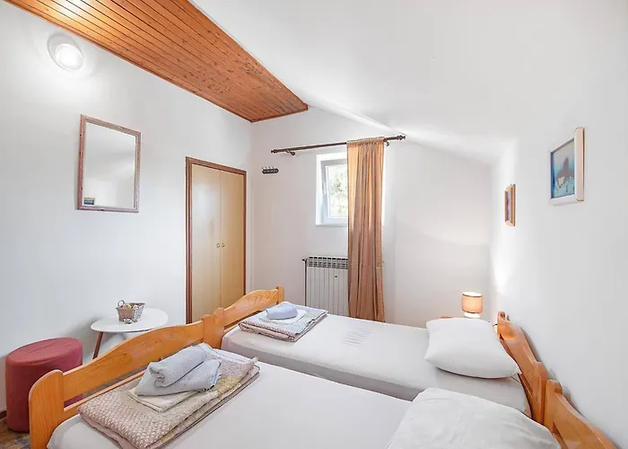 Apartment In Brodarica Near Beach Apartman *