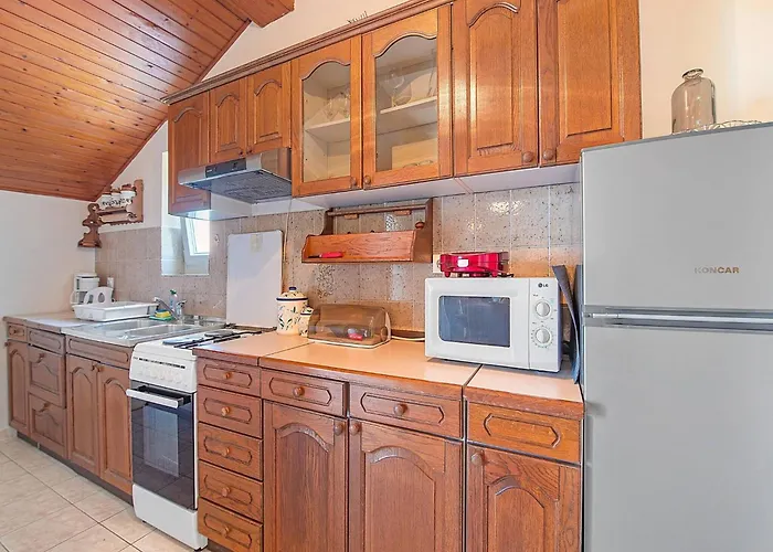 Apartment In Brodarica Near Beach Brodarica