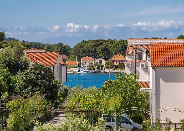 Apartment In Brodarica Near Beach