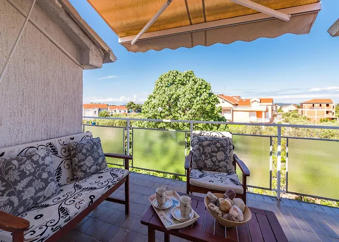 Apartment In Brodarica Near Beach