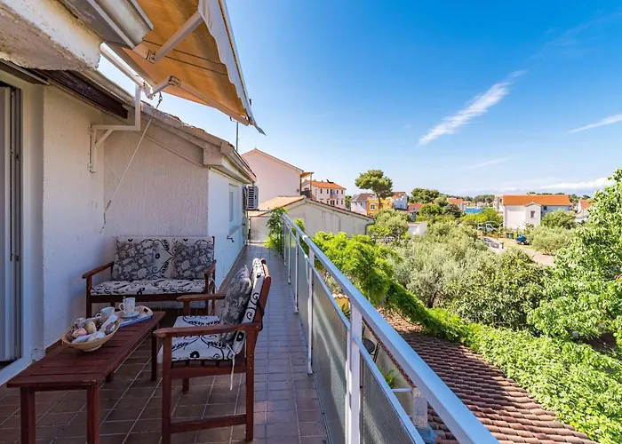 Apartman Apartment In Brodarica Near Beach