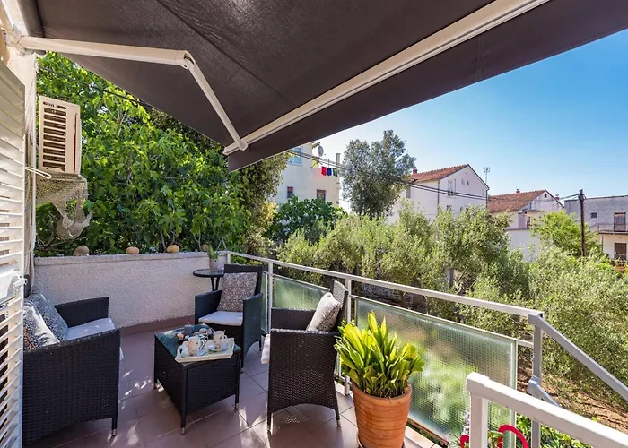 In Near Apartment Brodarica (Sibenik-Knin)