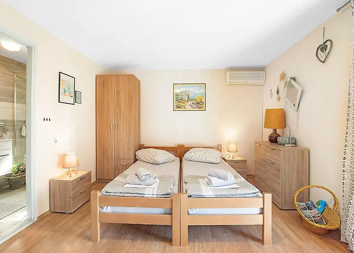 Apartment In Near Brodarica (Sibenik-Knin)