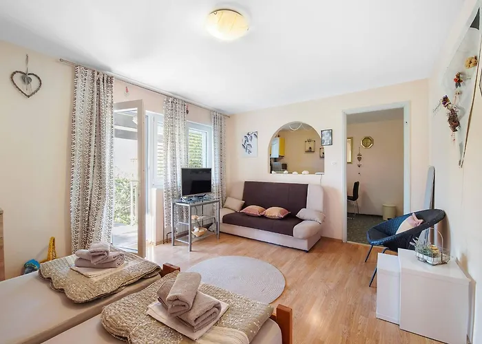 In Near Apartment Brodarica (Sibenik-Knin)