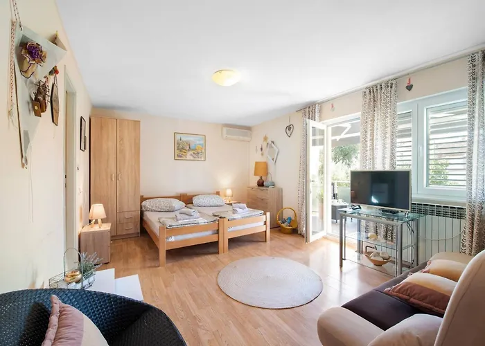 In Near * Brodarica (Sibenik-Knin)